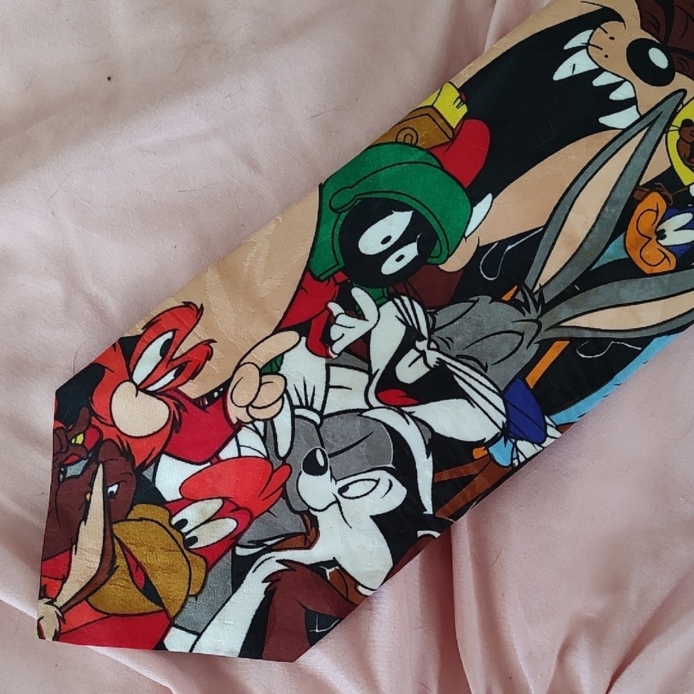 Looney Tunes Mania Vintage Silk Tie with ALL Characters 4" Circa 1996 RARE FIND